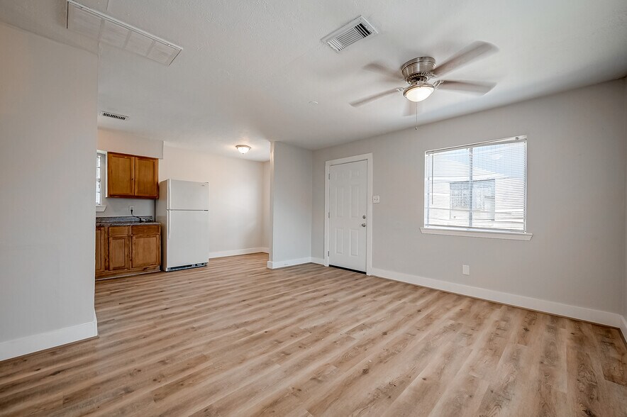 More Photos Of 8814 Manus St, Houston Apartments For Sale