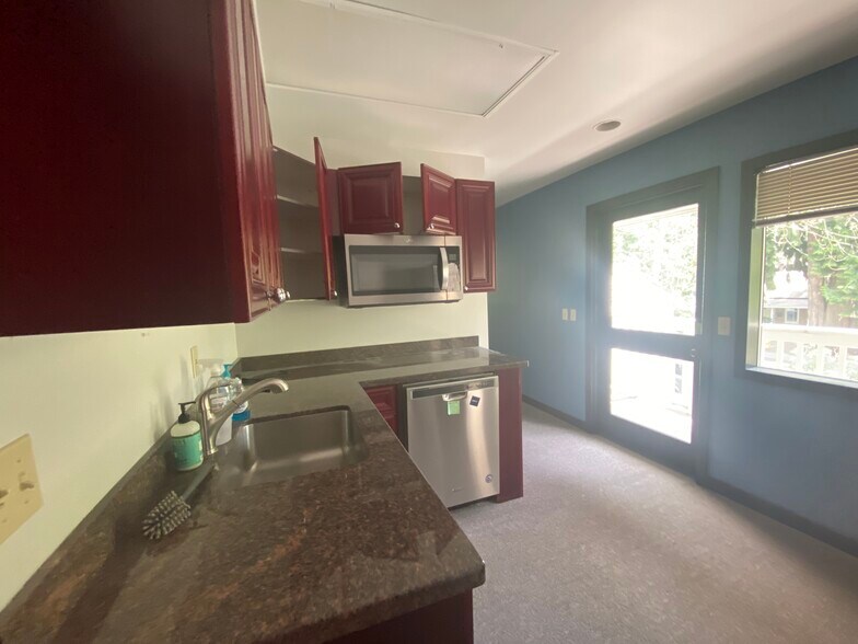 More Photos Of 16455 NE 85th St, Redmond Medical For Sale