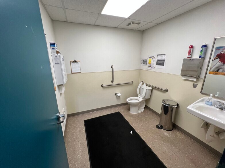 More Photos Of 480 Kenny Rd, Saint Paul Warehouse For Sale