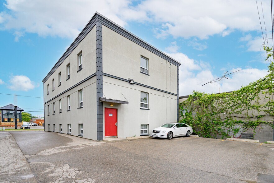More Photos Of 337 King St W, Oshawa Office For Lease