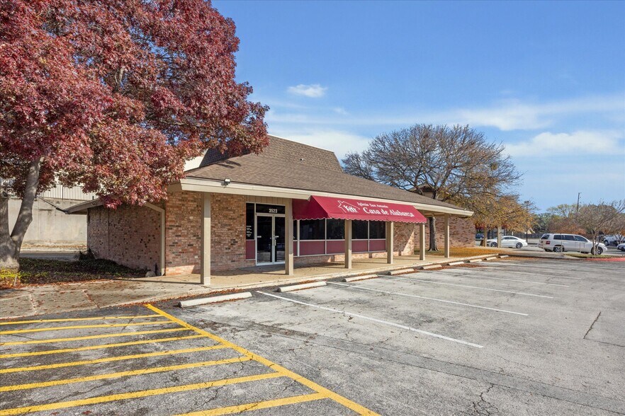 More Photos Of 3529-3539 Oakgate Dr, San Antonio Freestanding For Lease
