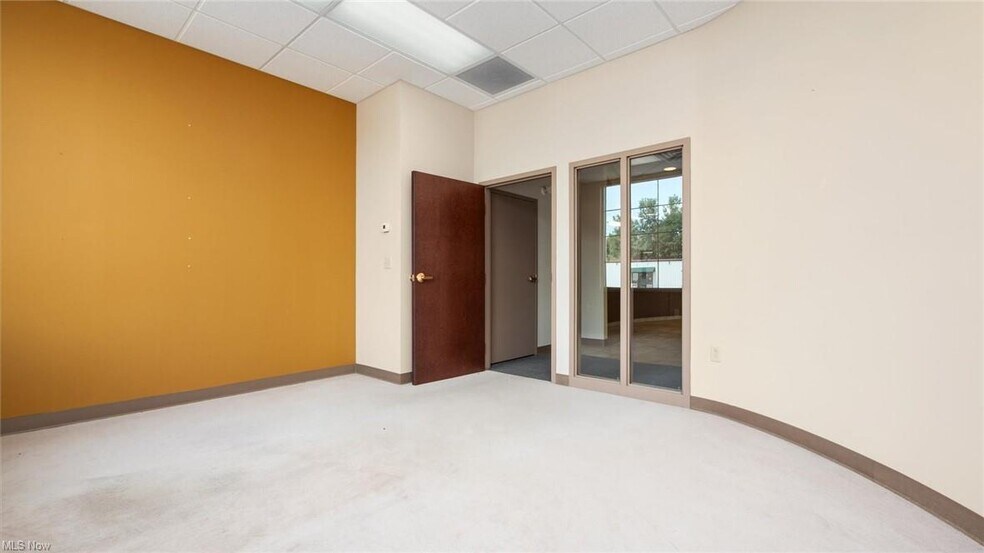 More Photos Of 61246 Southgate Rd, Cambridge Medical For Sale