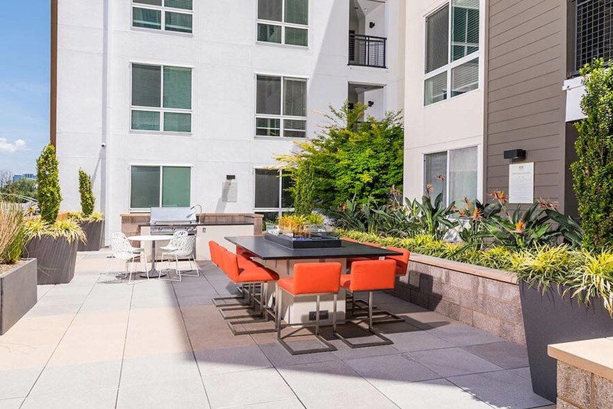 More Photos Of 808 W San Carlos St, San Jose Apartments For Lease