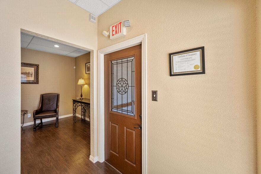 More Photos Of 2313 Roosevelt Dr, Dwg Office For Sale