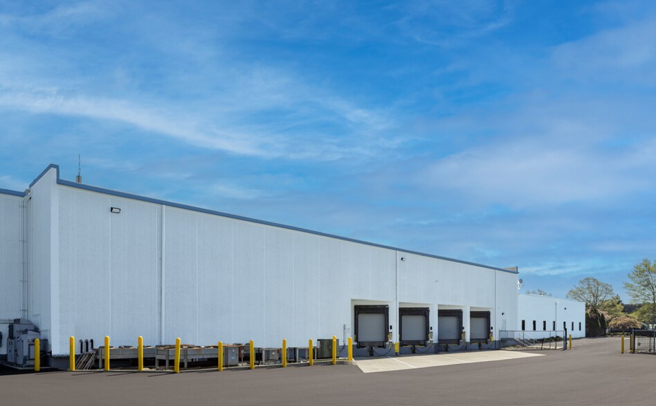 More Photos Of 600 16th St, Carlstadt Distribution For Lease