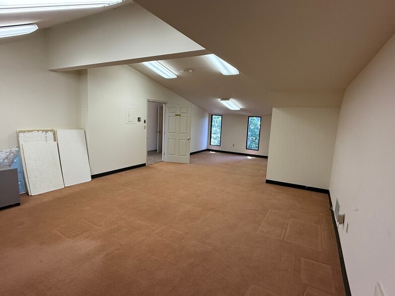 More Photos Of 403 Chatham Sq, Fredericksburg Office For Sale