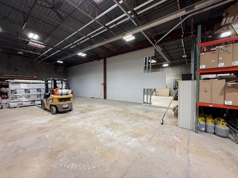 More Photos Of 174 S Harrison St, Oswego Storefront Retail Office For Lease