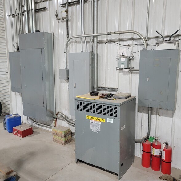 More Photos Of 807 4th Ave, Joliet Warehouse For Lease