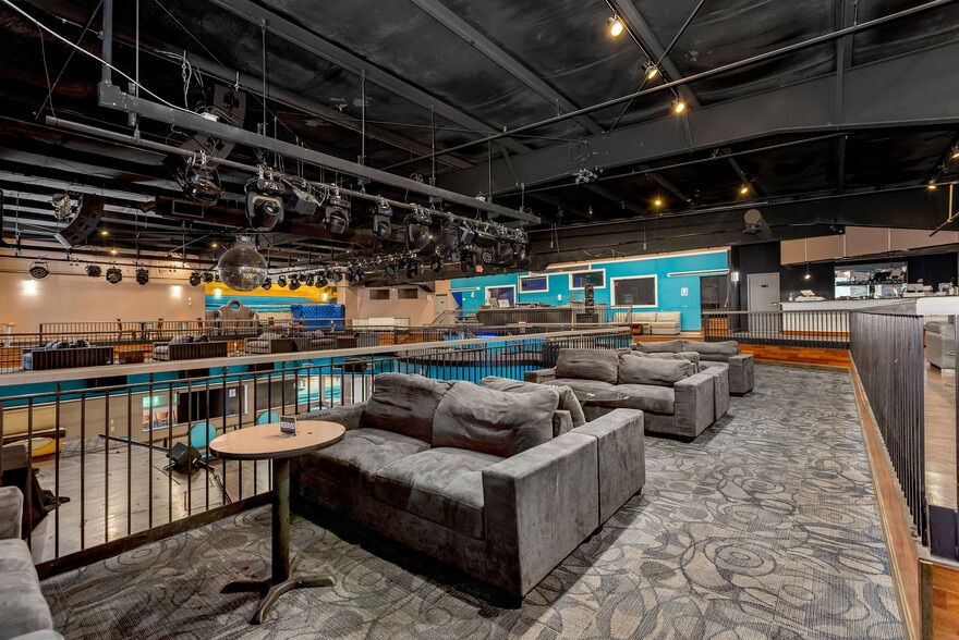 More Photos Of 11473 Chester Rd, Sharonville Restaurant For Sale