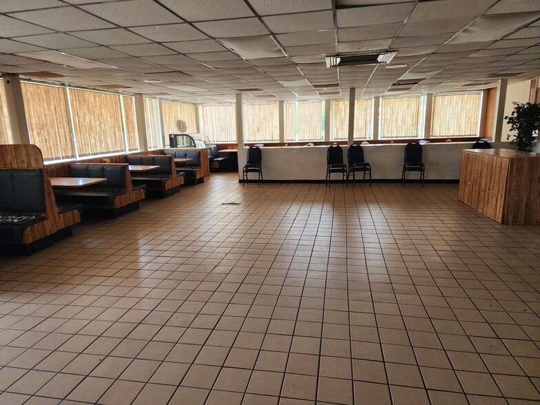 More Photos Of 3812 S Martin Luther King Jr Blvd, Lansing Restaurant For Lease