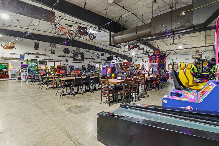 More Photos Of 545 N 1st St, Geneva Warehouse For Sale