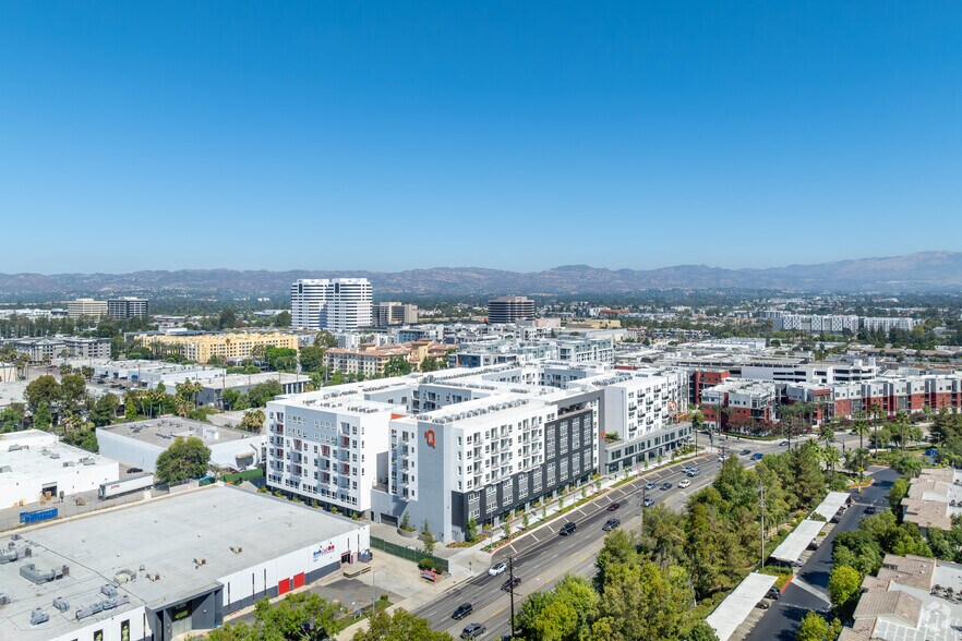 More Photos Of 21010 Erwin St, Woodland Hills Apartments For Lease