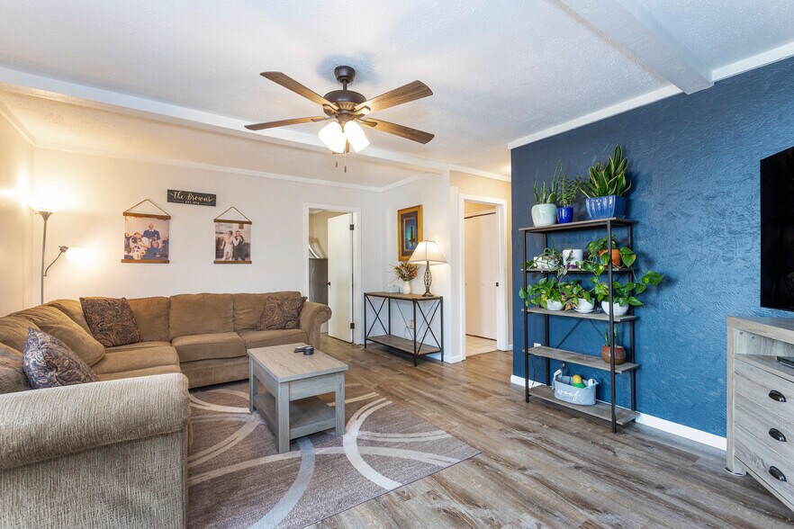 More Photos Of 6100 M-68 Hwy, Indian River Hotel For Sale