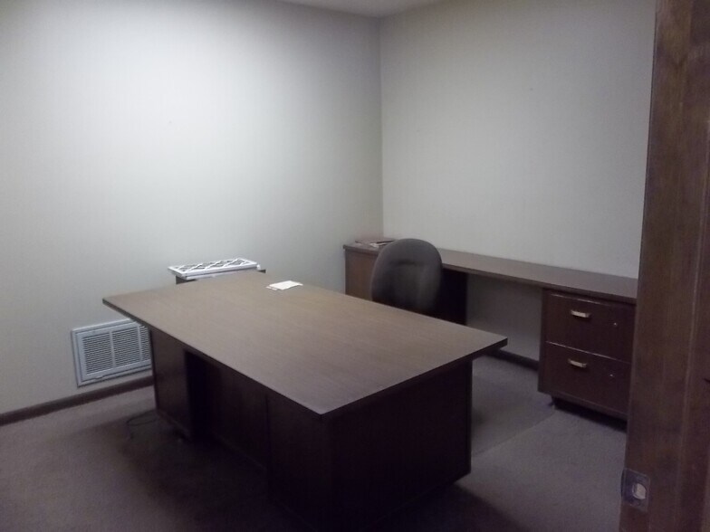 More Photos Of 1250 Tank Street, Neodesha Industrial For Sale