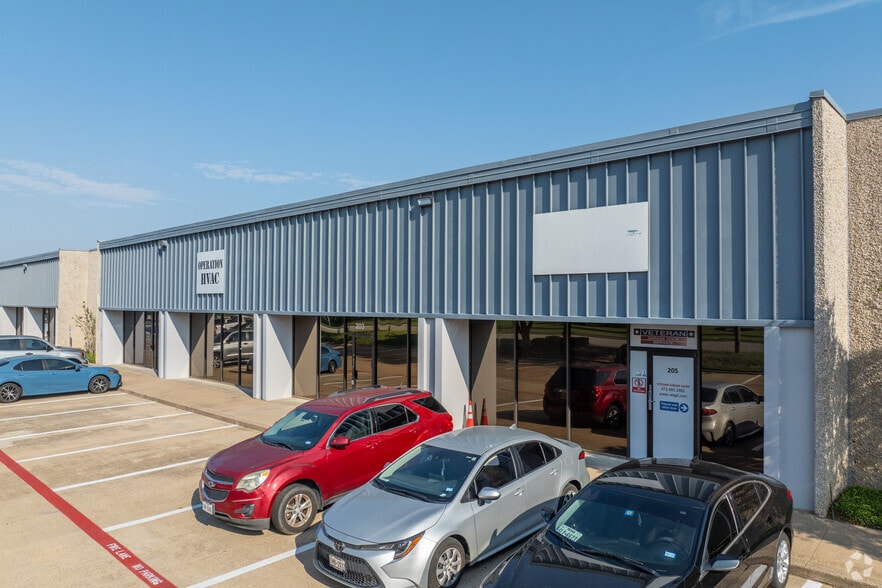 More Photos Of 1205 W Carrier Pky, Grand Prairie Unknown For Lease