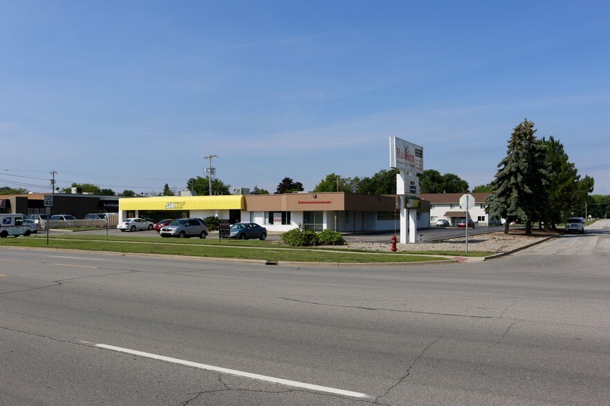 Primary Photo Of 2829-2835 Bay Rd, Saginaw General Retail For Lease
