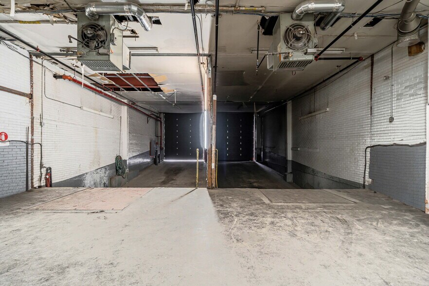 More Photos Of 9755-9775 Rue Meilleur, Montréal Distribution For Lease