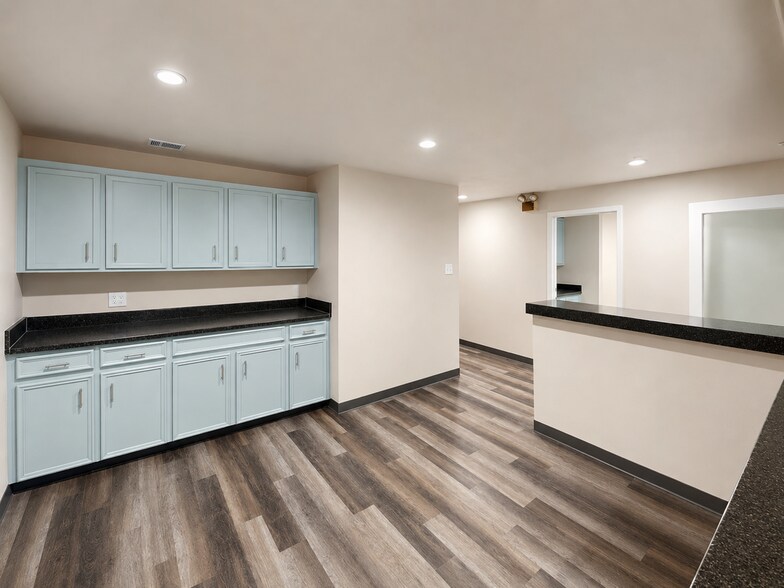 More Photos Of 1721 Cimarron Trl, Hurst Medical For Sale
