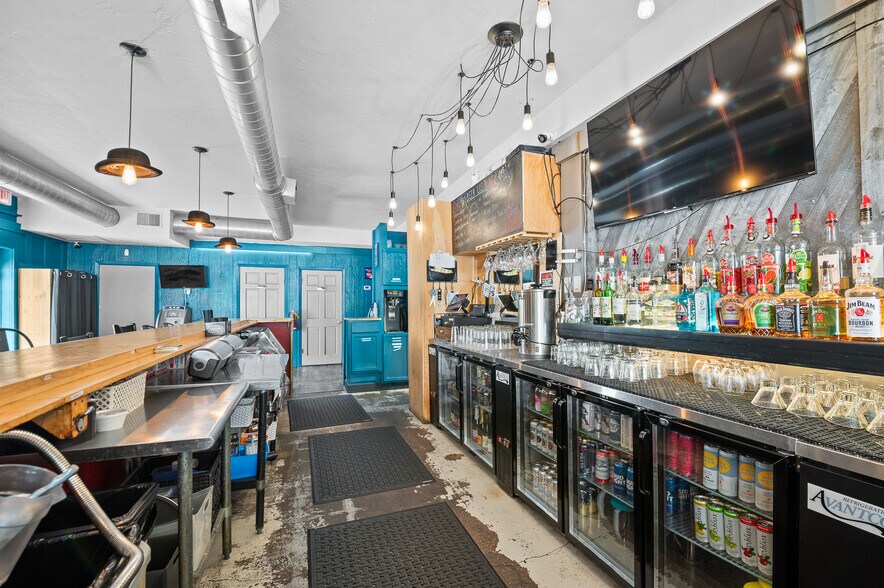 More Photos Of 201 S Broadway, Green Bay Restaurant For Sale