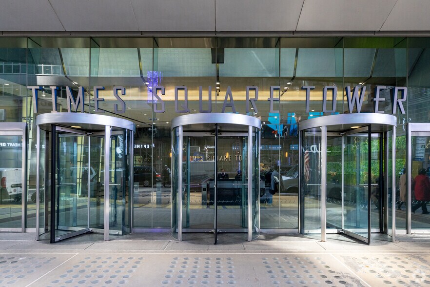More Photos Of 7 Times Sq, New York Office For Lease
