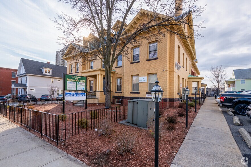 Primary Photo Of 578 Main St, Malden Medical For Lease