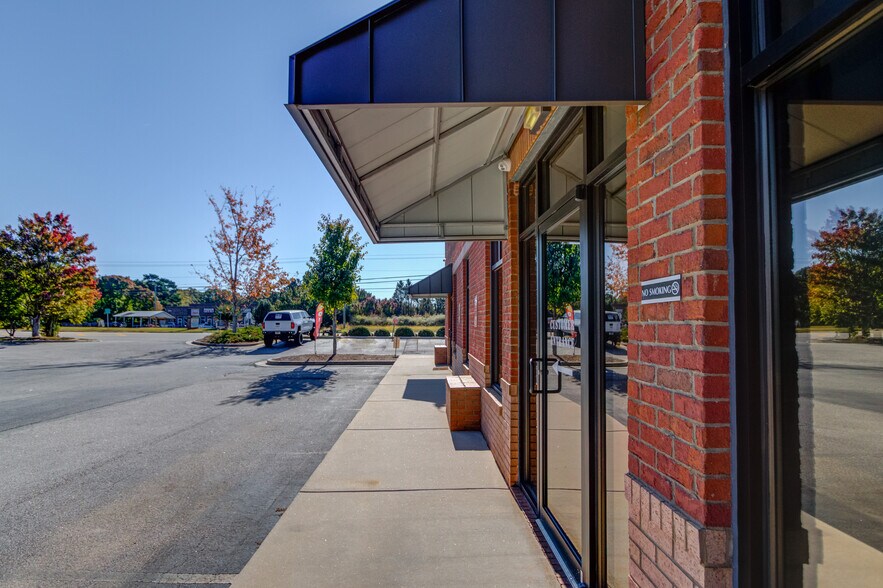 More Photos Of 3584 Atlanta Hwy, Flowery Branch Restaurant For Sale