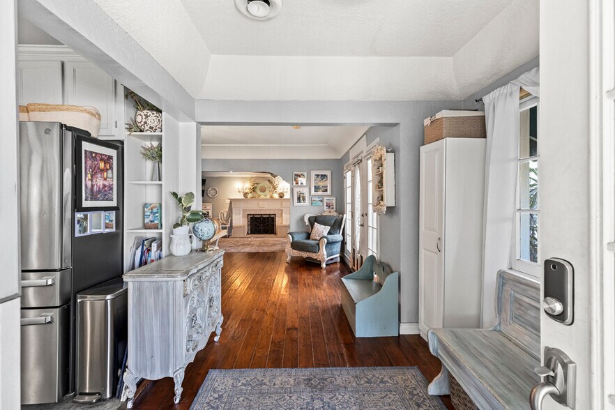 More Photos Of 906 E Commonwealth Ave, Fullerton Storefront For Sale