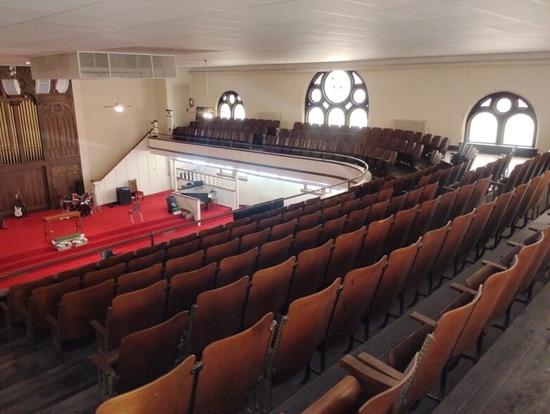 More Photos Of 906 Elm St, Coffeyville Religious Facility For Sale