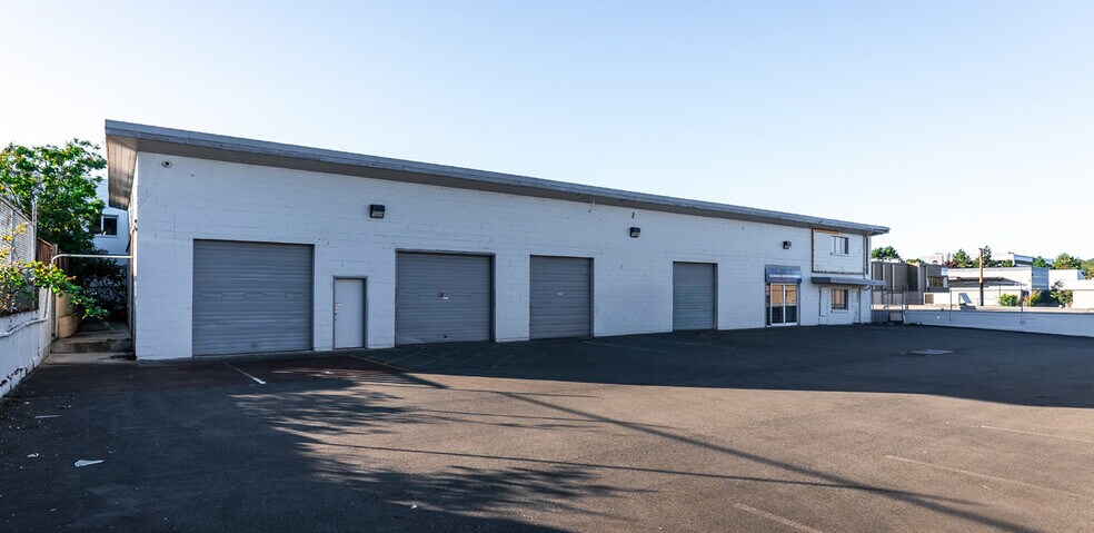 More Photos Of 736 Cloverdale Av, Victoria General Retail For Lease