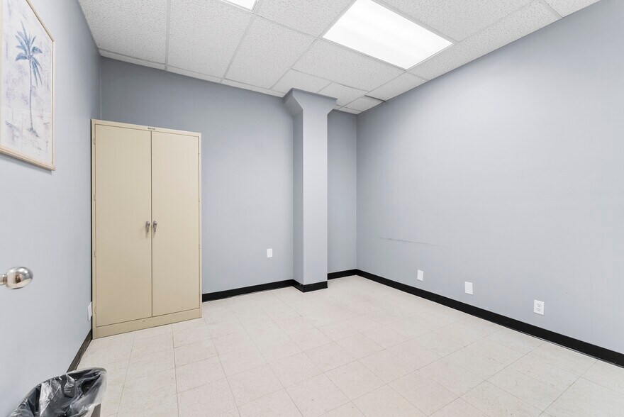More Photos Of 4401 Emerson St, Jacksonville Medical For Sale