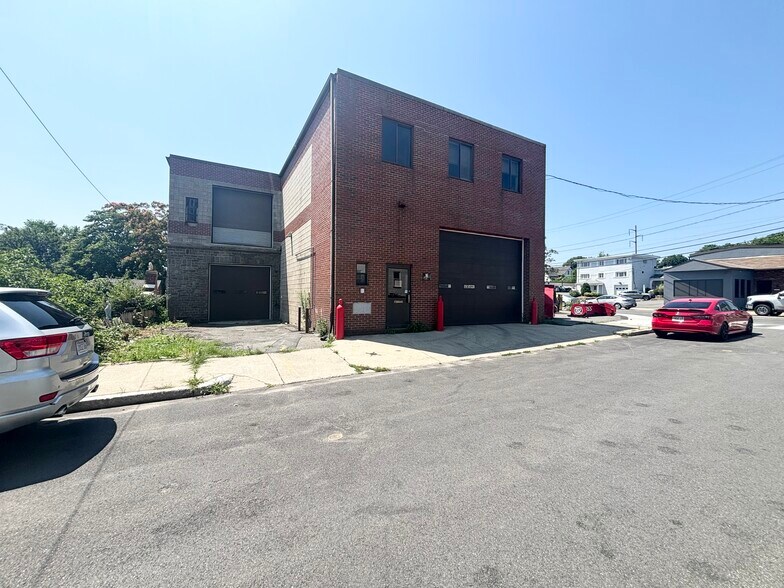 More Photos Of 11 Marlboro St, Malden Warehouse For Lease