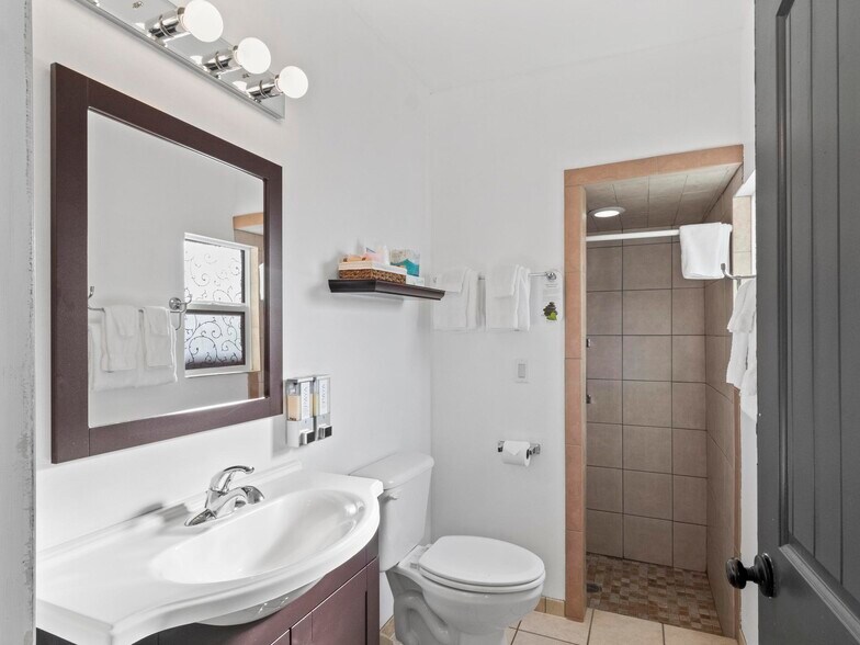 More Photos Of 475 W Main St, Escalante Hotel For Sale