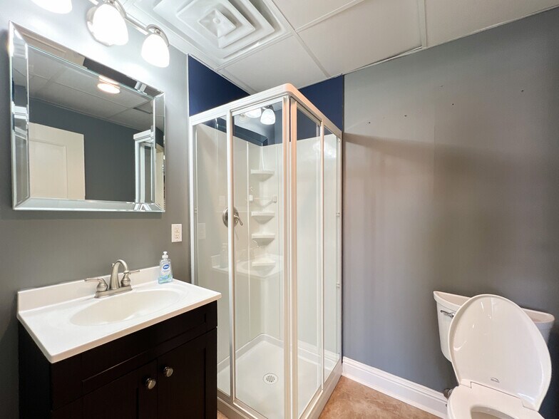 More Photos Of 2201 Greenwood St, Kenner Flex For Sale