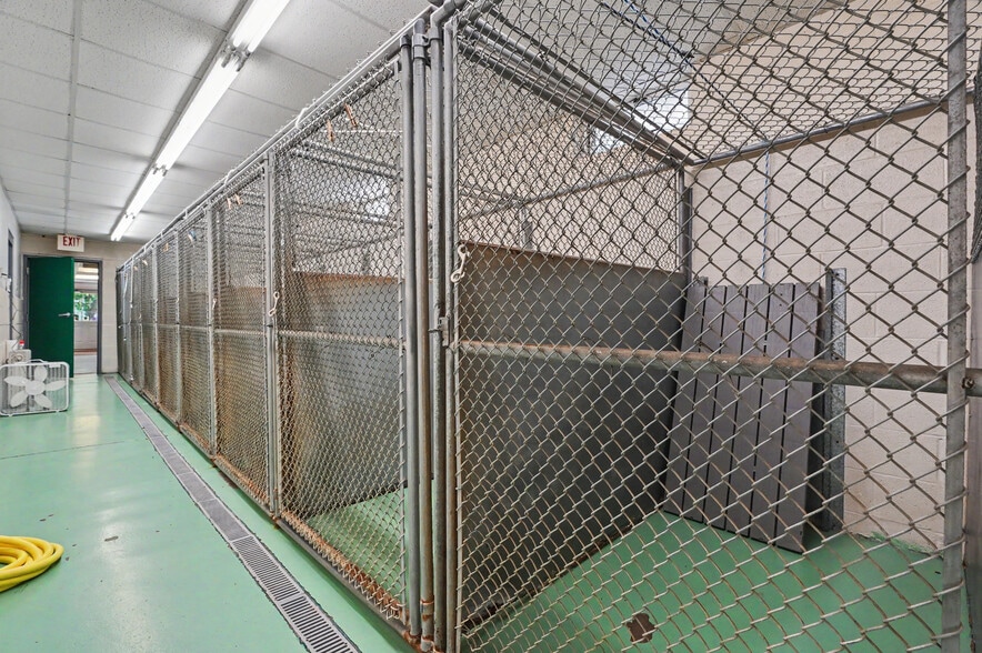 More Photos Of 4250 Herr Fieldhouse Rd, Southington Veterinarian Kennel For Sale