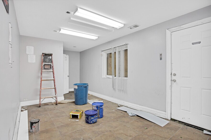 More Photos Of 6743-6753 S Western Ave, Chicago Auto Dealership For Lease