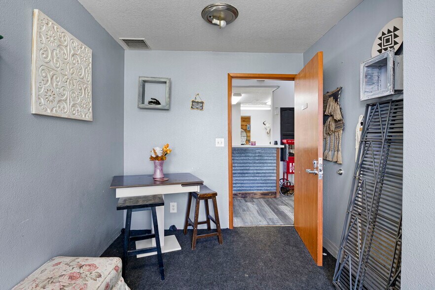 More Photos Of 92 NW Glenhart Ave, Winston Freestanding For Sale