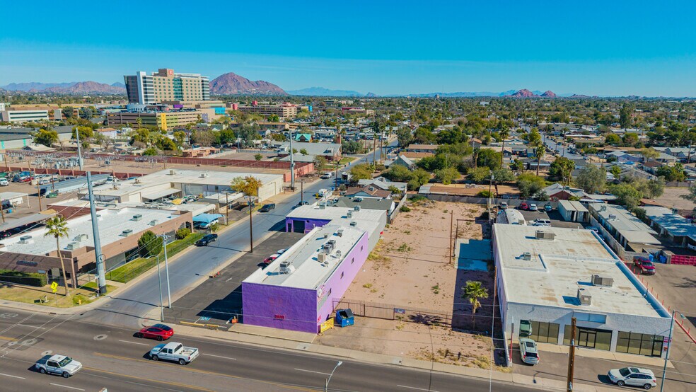 More Photos Of 2533 N 16th St, Phoenix Showroom For Sale