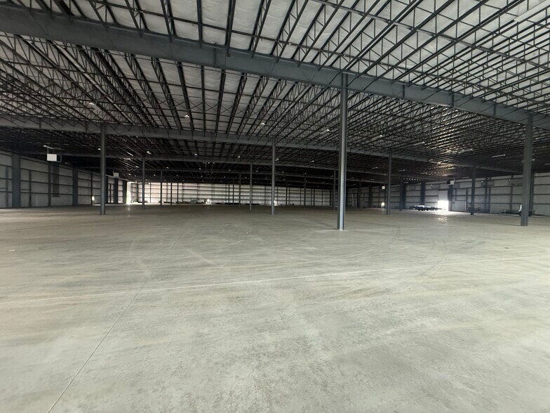 More Photos Of 22 Roberts Lane, Clifton Park Warehouse For Lease