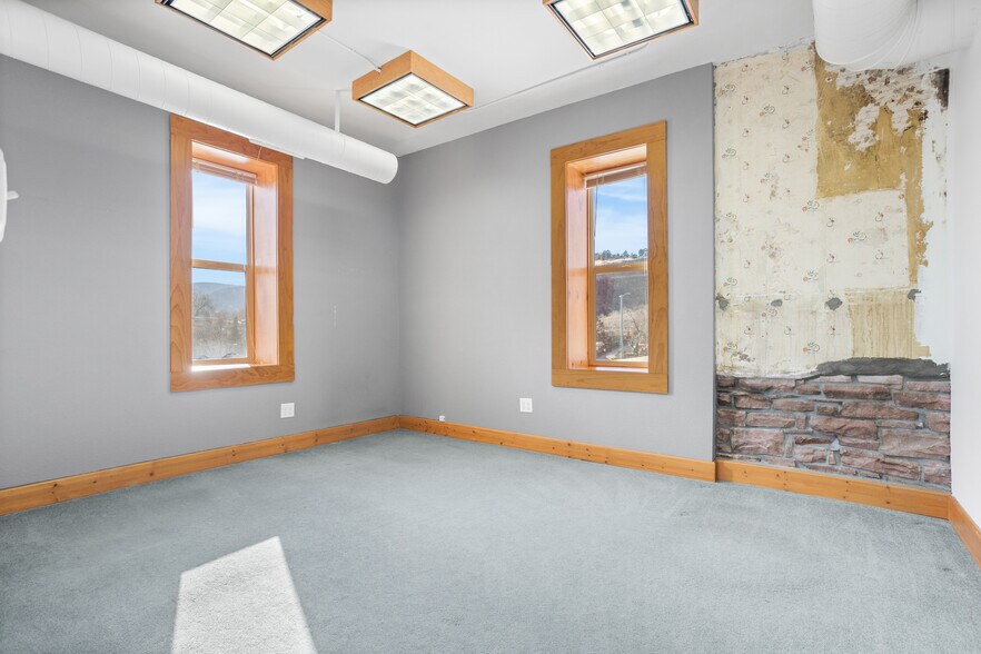 More Photos Of 431 Main St, Lyons Storefront Retail Office For Lease