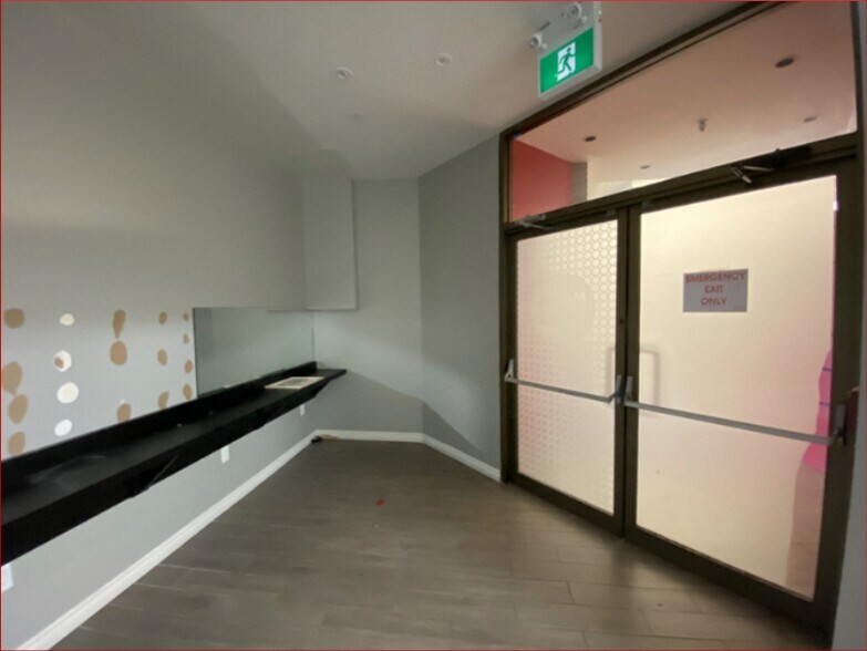 More Photos Of 100, 110, and 120 King St W, Hamilton Unknown For Lease
