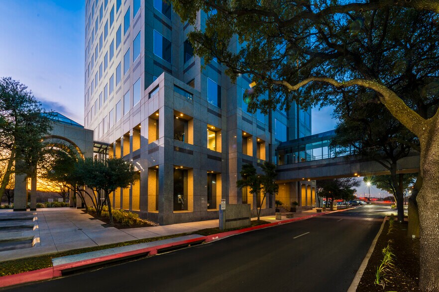 More Photos Of 155 Concord Pl, San Antonio Unknown For Lease