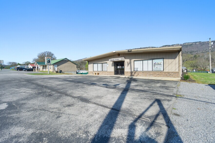 More Photos Of 3565 Main St, Jasper Office For Sale