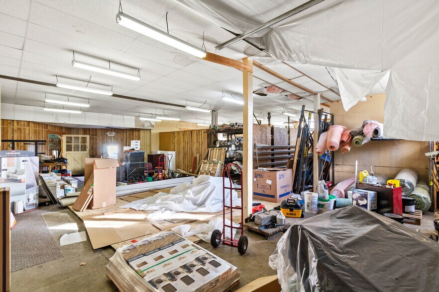 More Photos Of 147 S Springfield St, Saint Paris General Retail For Sale