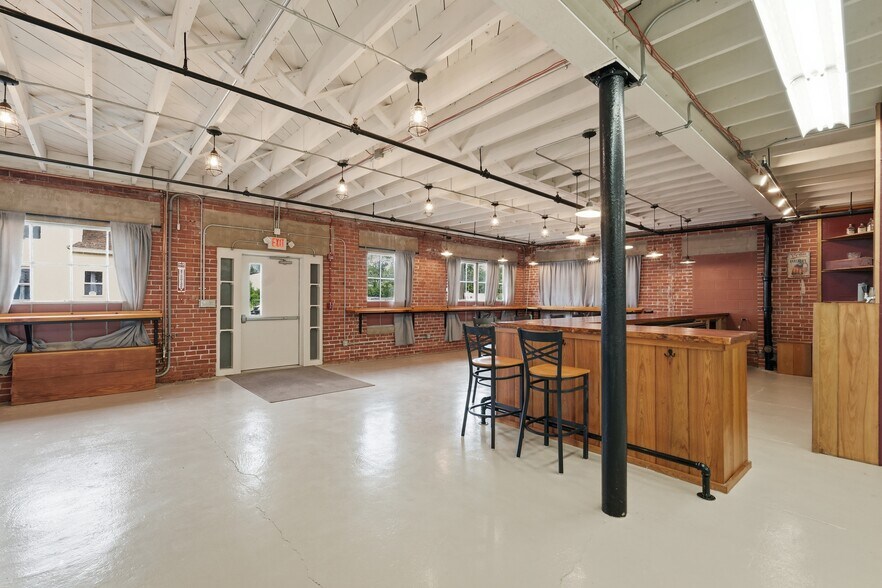 More Photos Of 105 Marble St, Athol Manufacturing For Sale