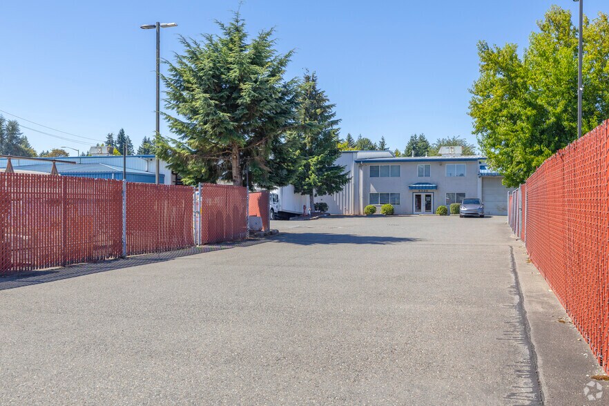 More Photos Of 5300-5320 Lacey Blvd SE, Lacey Warehouse For Lease