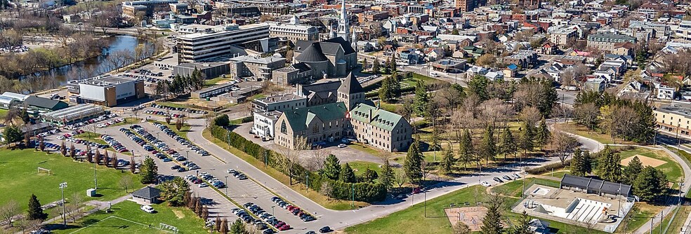 More Photos Of 120-132 Rue Saint-Charles-Borromée N, Joliette Specialty For Sale