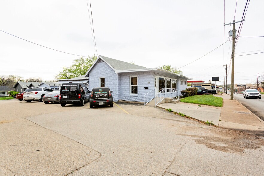 More Photos Of 415 N Main St, Belton General Retail For Sale