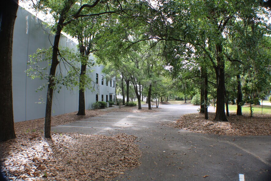 More Photos Of 1023 Legrand Blvd, Charleston Warehouse For Lease