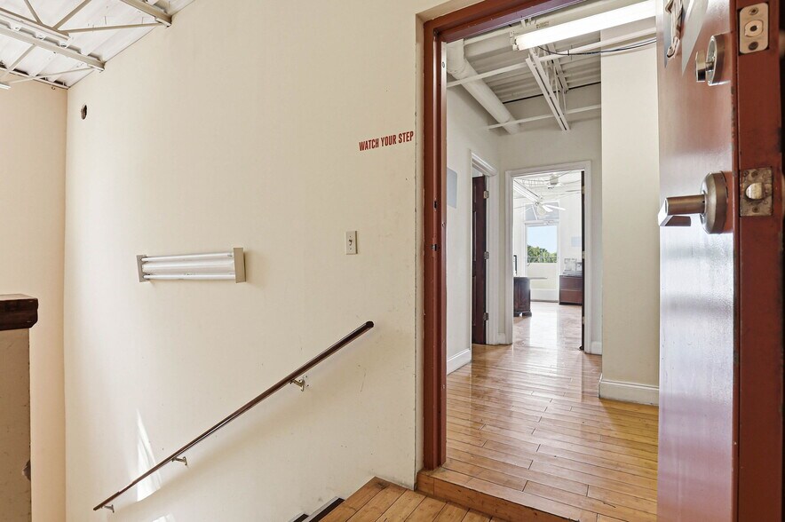 More Photos Of 6102 S Macdill Ave, Tampa Storefront For Lease