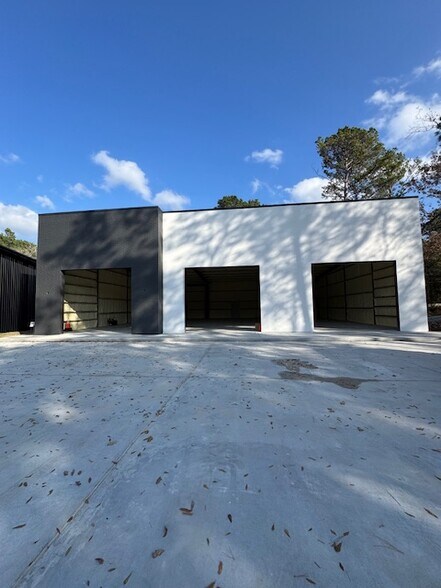 More Photos Of 1316 Sendera Ranch Dr, Magnolia General Retail For Lease